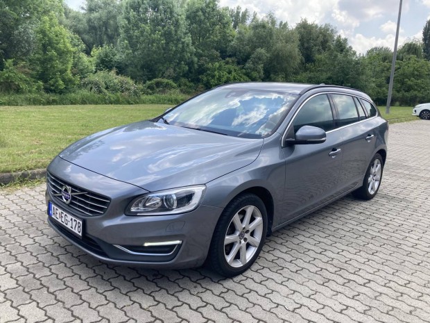 Volvo V60 2.0 D [D3] Momentum Geartronic Automa...